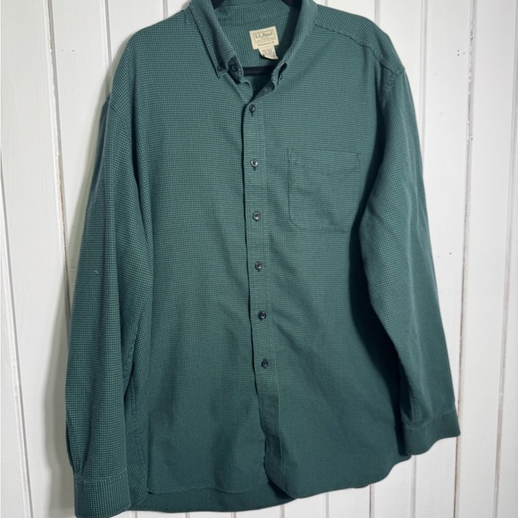 L.L. Bean Forest Green Men's Button Down Shirt - Picture 1 of 2